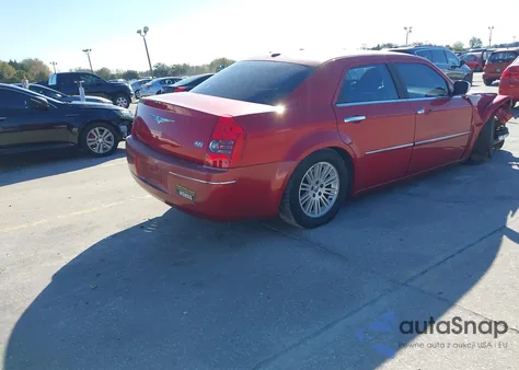 2010 Chrysler 300 Touring/Signature Series/Executive Series z USA, uszkodzony, nr VIN 2C3CA5CV1AH104738